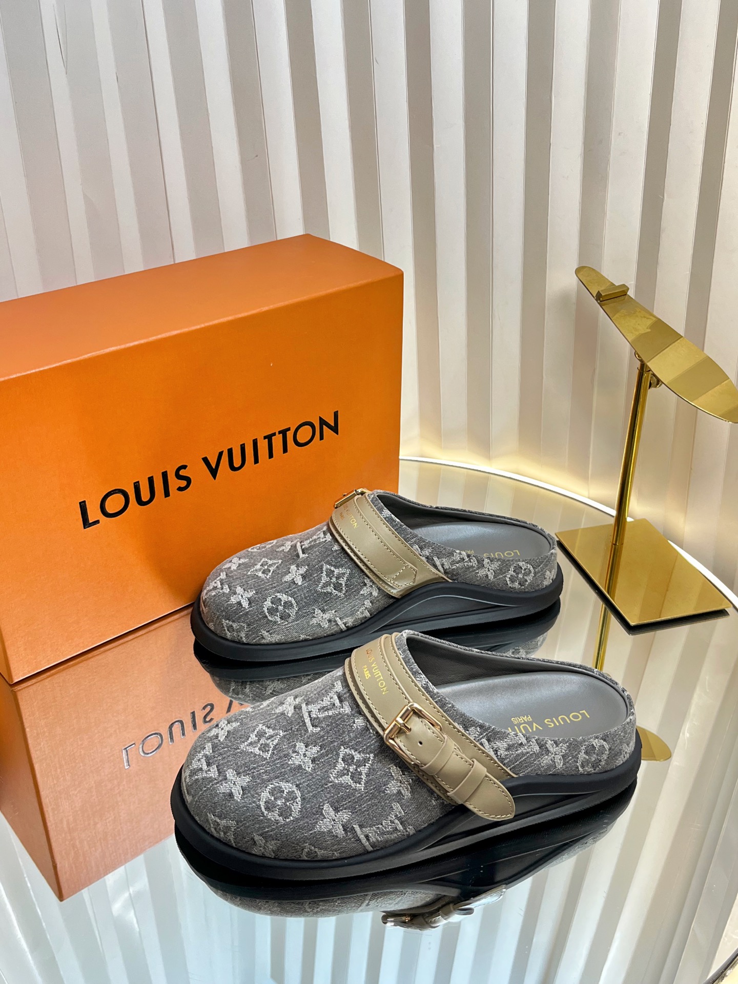 Louis Vuitton Slippers Wmns ID:20250801-117